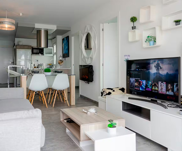 salon comedor de apartamento en rota con vistas al mar