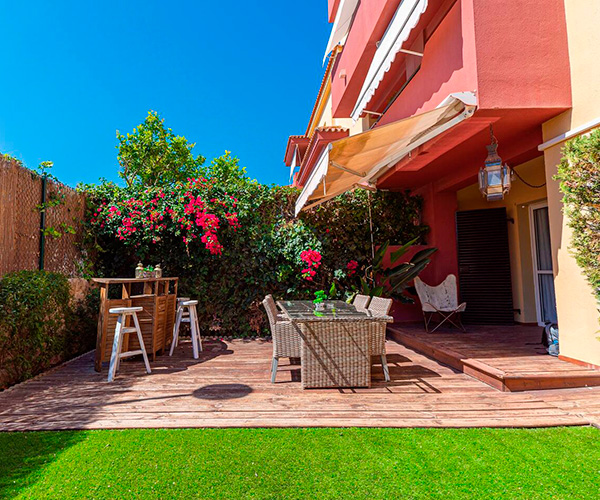 zona de ocio en jardin terraza del piso